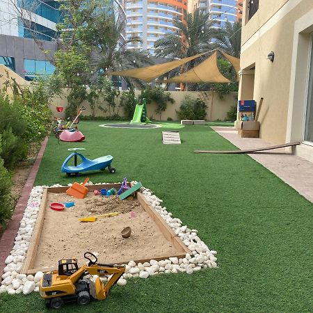 Spacious 4-Bedroom Villa, Children Friendly Dubai Eksteriør bilde
