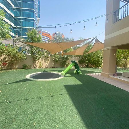 Spacious 4-Bedroom Villa, Children Friendly Dubai Eksteriør bilde