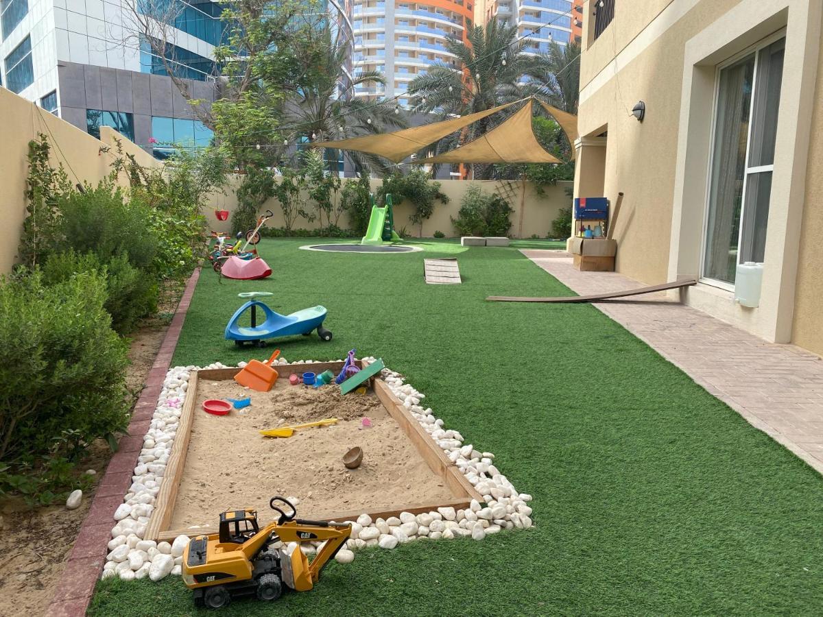 Spacious 4-Bedroom Villa, Children Friendly Dubai Eksteriør bilde