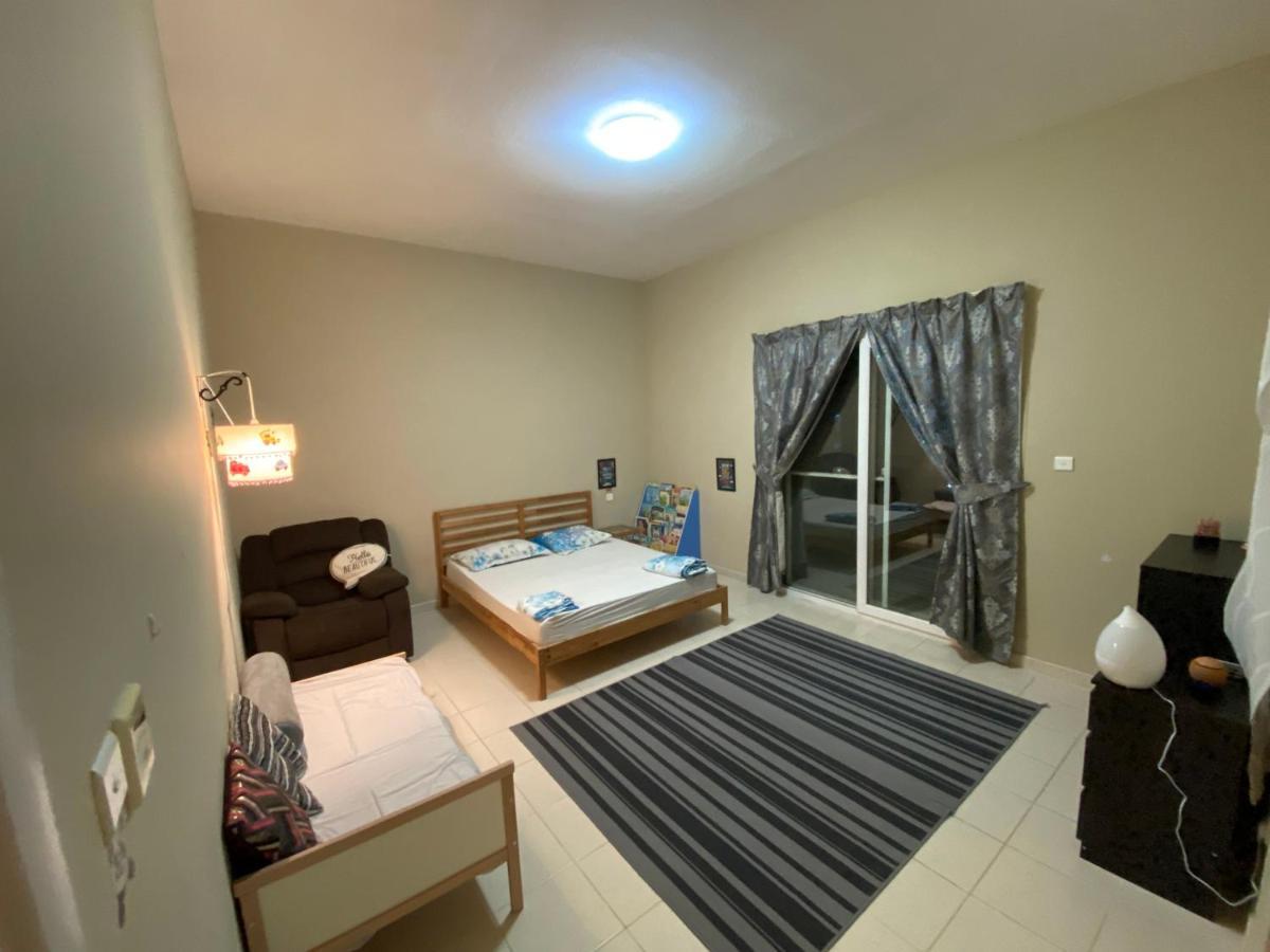 Spacious 4-Bedroom Villa, Children Friendly Dubai Eksteriør bilde