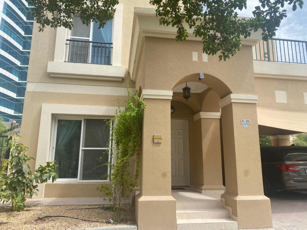 Spacious 4-Bedroom Villa, Children Friendly Dubai Eksteriør bilde