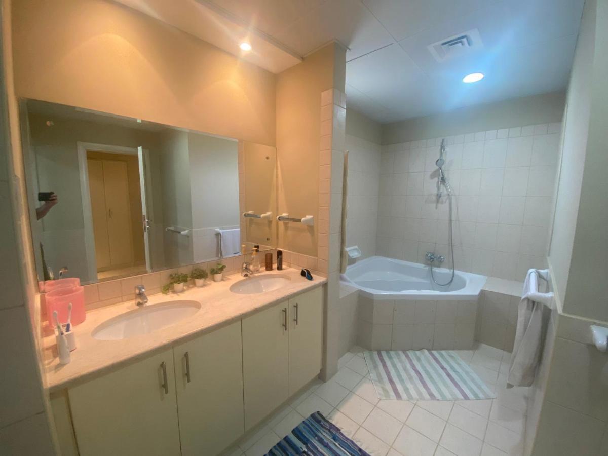Spacious 4-Bedroom Villa, Children Friendly Dubai Eksteriør bilde