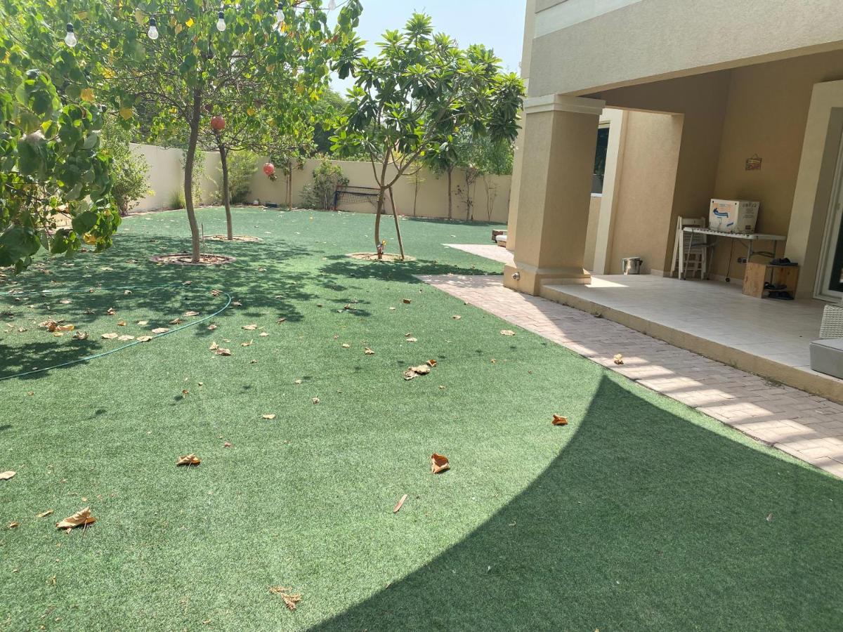 Spacious 4-Bedroom Villa, Children Friendly Dubai Eksteriør bilde