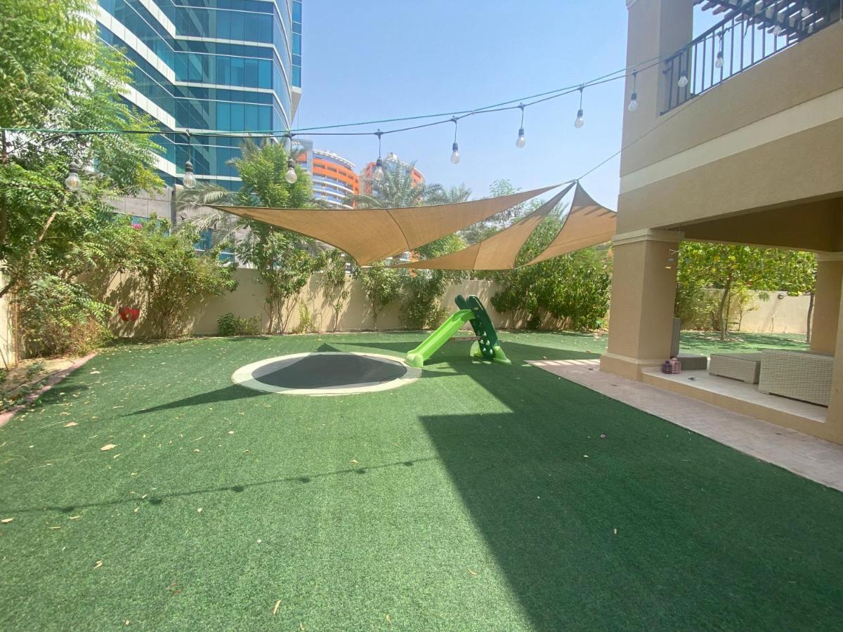 Spacious 4-Bedroom Villa, Children Friendly Dubai Eksteriør bilde