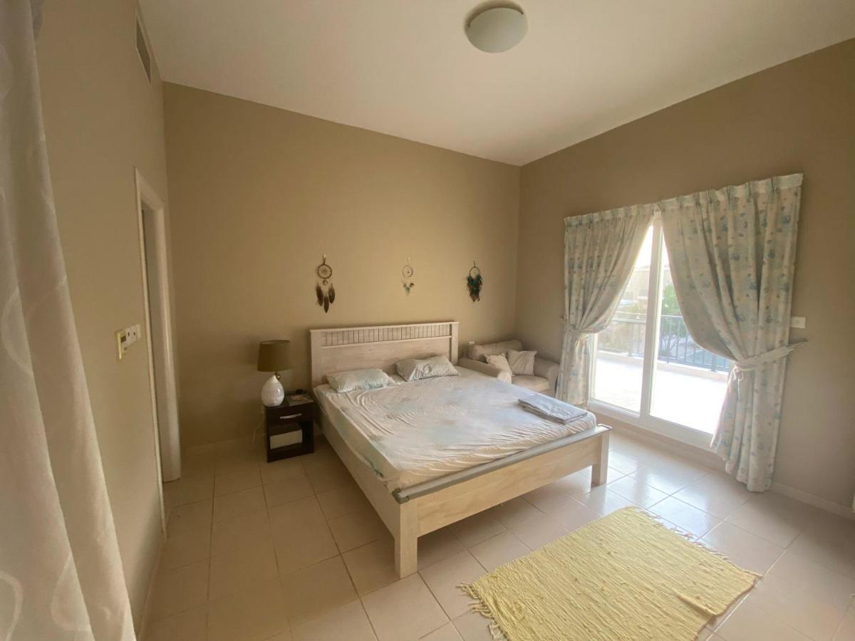 Spacious 4-Bedroom Villa, Children Friendly Dubai Eksteriør bilde