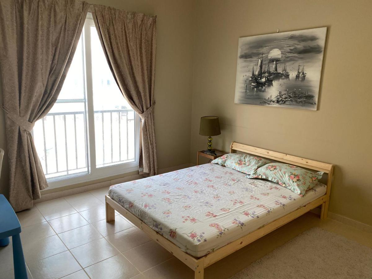 Spacious 4-Bedroom Villa, Children Friendly Dubai Eksteriør bilde