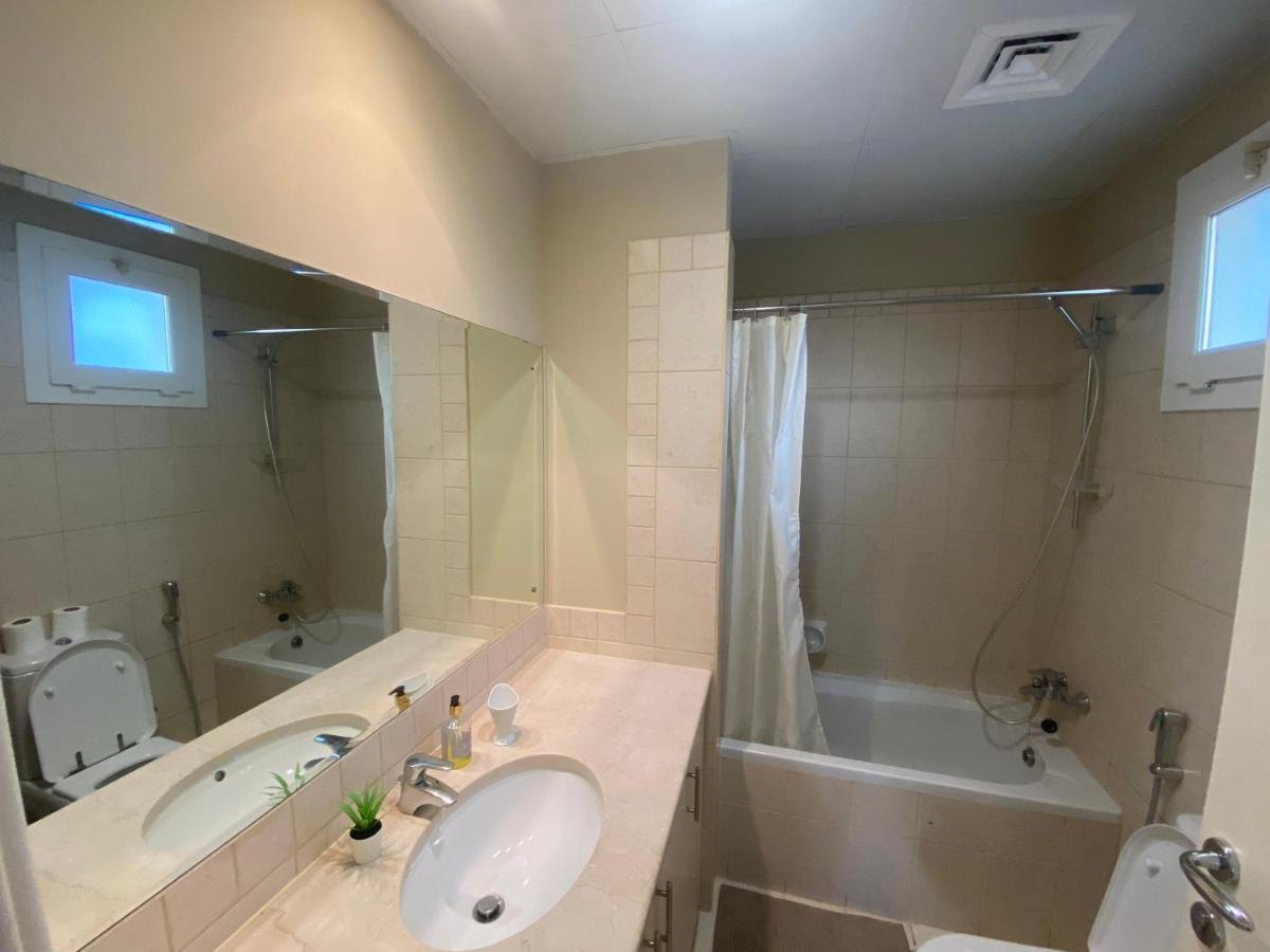 Spacious 4-Bedroom Villa, Children Friendly Dubai Eksteriør bilde