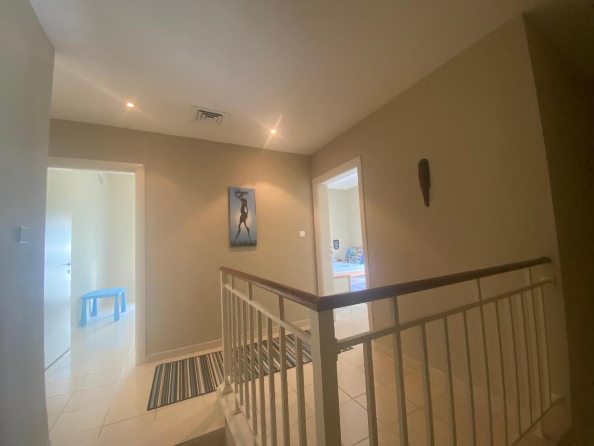 Spacious 4-Bedroom Villa, Children Friendly Dubai Eksteriør bilde